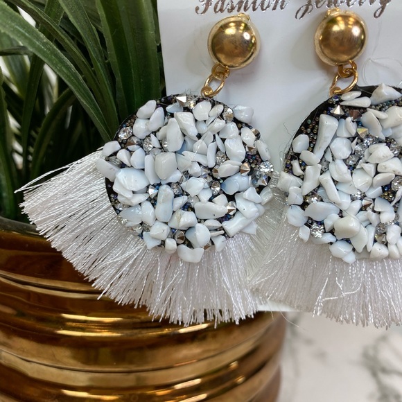 ‼️ White Stone Diamond Thread Fan Earrings - Picture 2 of 6